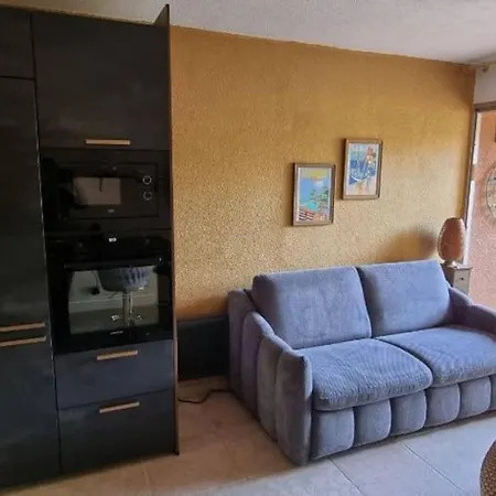 Beau Studio, Moderne, Au Calme Avec Piscine Et Parking Privé Dans Résidence Arborée Sanary-sur-Mer