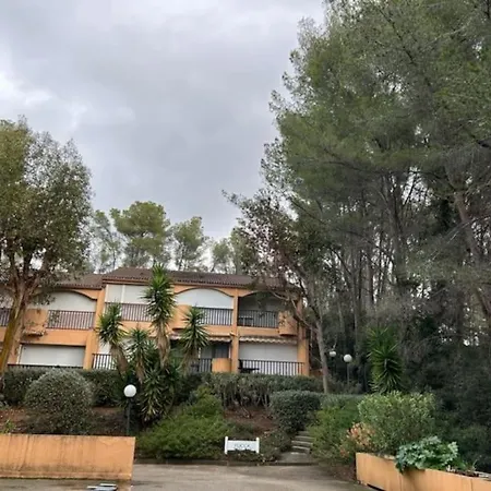 Beau Studio, Moderne, Au Calme Avec Piscine Et Parking Privé Dans Résidence Arborée Sanary-sur-Mer