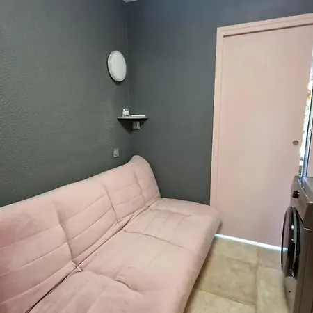 Beau Studio, Moderne, Au Calme Avec Piscine Et Parking Privé Dans Résidence Arborée *