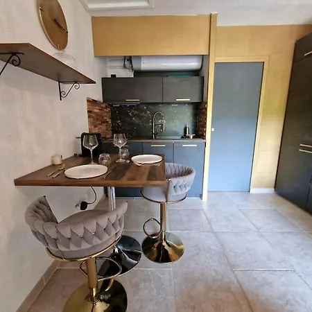Beau Studio, Moderne, Au Calme Avec Piscine Et Parking Privé Dans Résidence Arborée Appartamento *